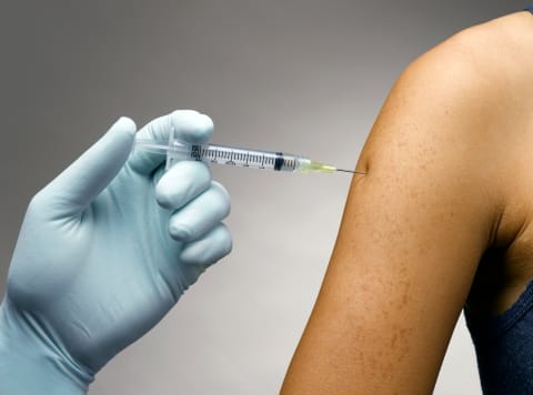 Бустерные вакцины оказались полезными для людей с пересаженными почками