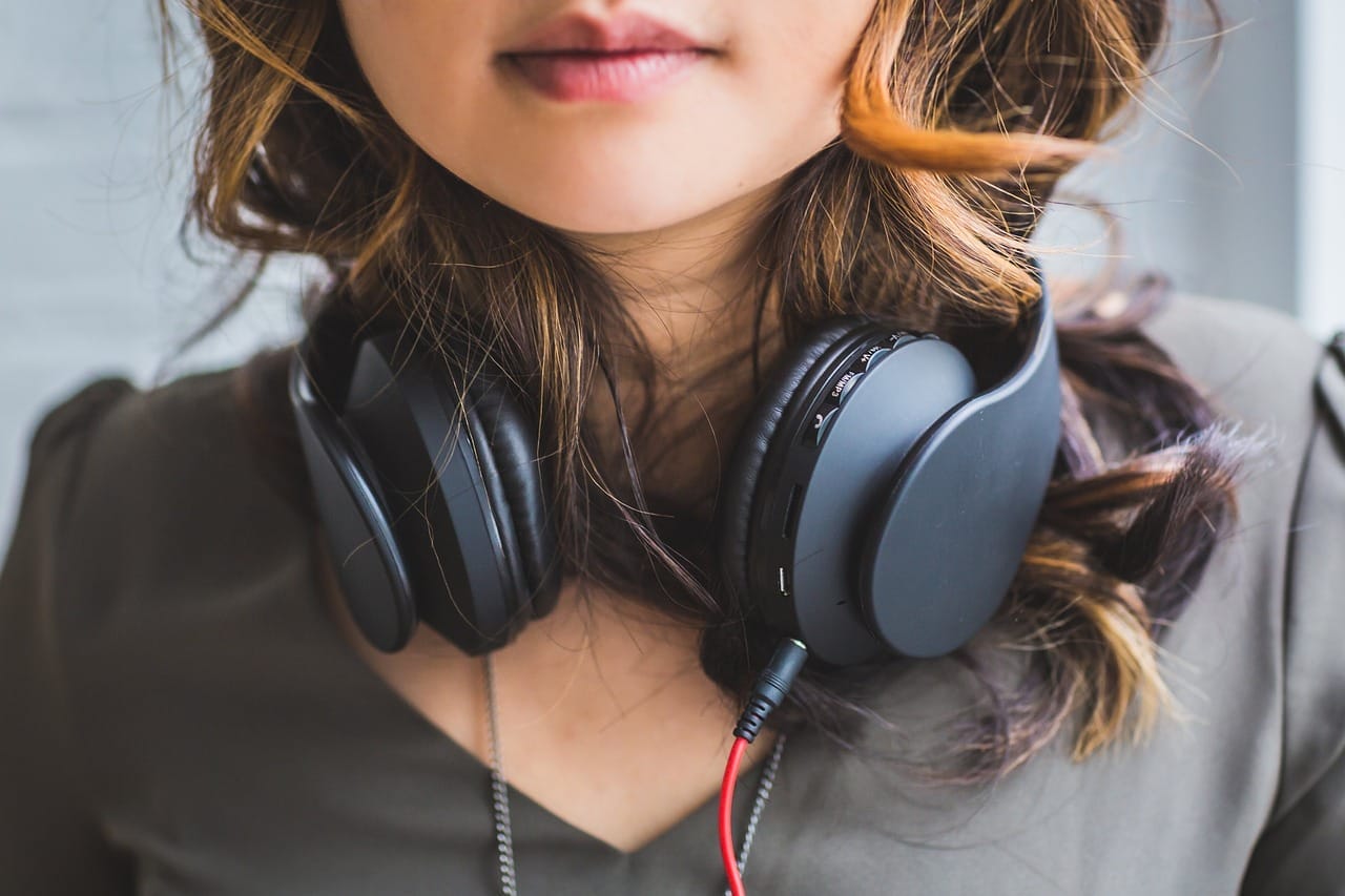 Safe use of headphones for teens is essential to prevent hearing damage caused by gaming